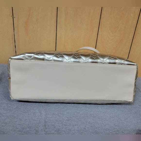 Betsey Johnson Heart Tote ❤️ - Picture 2 of 12